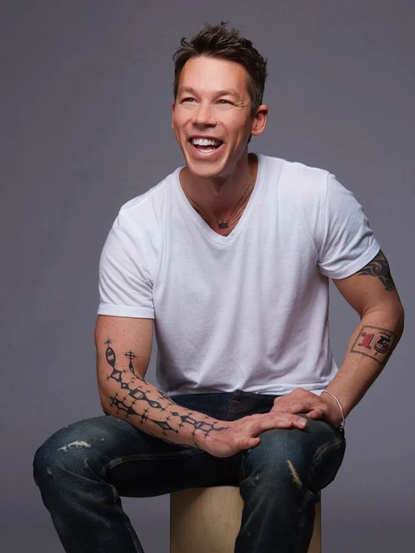 Does David Bromstad Have a Twin Brother?